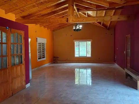 VENTA QUINTA 4 AMBIENTES CON PISCINA EN MORENO