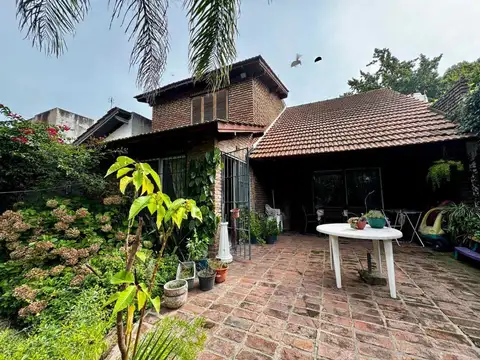 Casa 5 ambientes con 2 baños