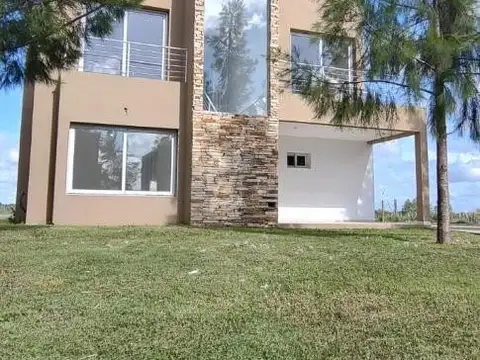 Bcf. Casa En Venta Barrio El Naudir