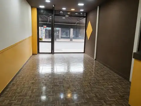 Local comercial en ALQUILER -ZONA P. PATRICIOS-