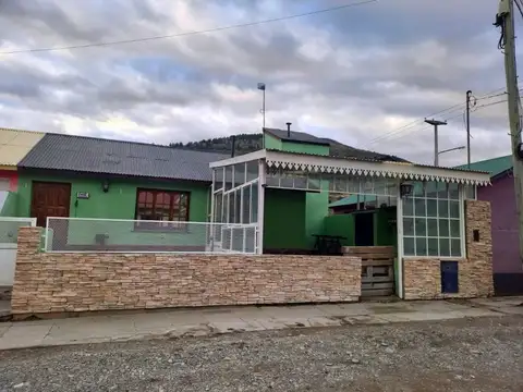 CASA EN ESQUEL 3  DORMITORIOS Y PATIO