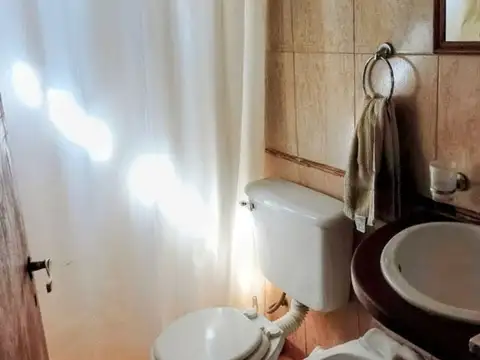 CASA EN ESQUEL 3  DORMITORIOS Y PATIO