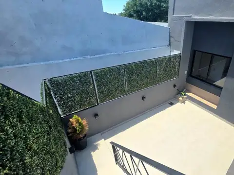 Depto Tipo Casa en Venta en Villa del Parque, USD 245.000