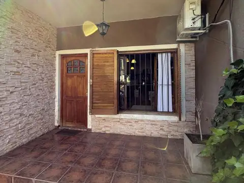 Venta de casa Mariano Acosta