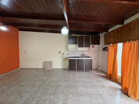 Casa en Alquiler con 2 cocheras