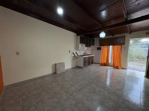 Casa 5 ambientes con 1 baño