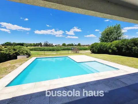 Casa 6 ambientes con 4 baños