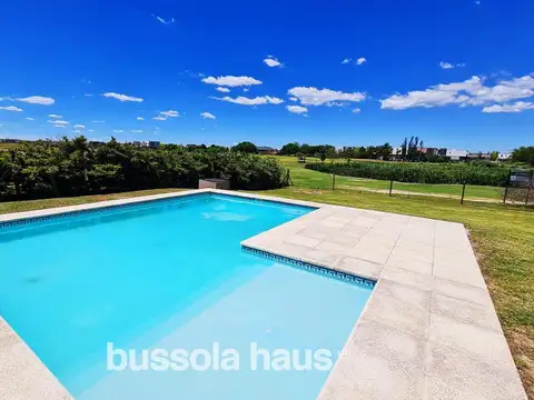 Casa en Venta con 3 cocheras