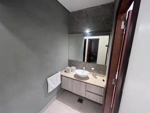 Casa en Alquiler con 2 cocheras