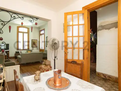 Casa 6 ambientes con 2 baños