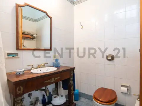 CASA EN VENTA LA PLATA 4 DORMITORIOS Y PISCINA