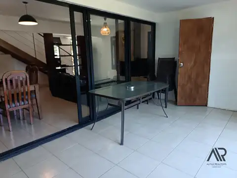 Casa en venta c/ cochera en Playa Hermosa