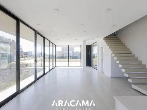 Casa 4 ambientes con 3 baños
