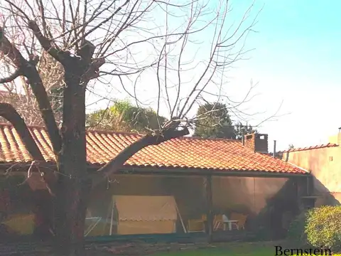 PROPIEDAD EN VENTA :: 507M2 :: QUINCHO :: Y 2 AMB.