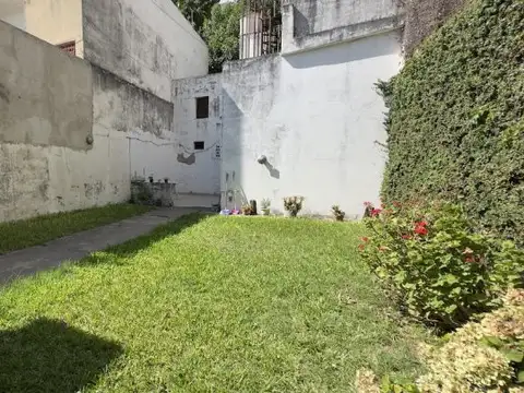 Casa en Venta en Lourdes: 182 m² cubiertos + patio parquizado + quincho