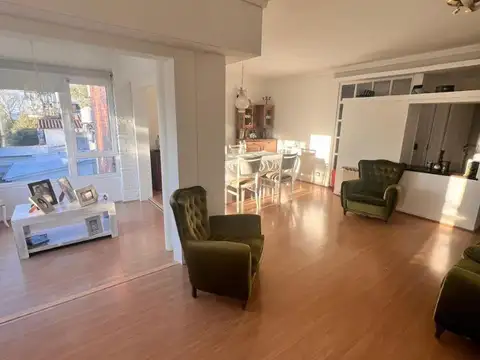 SEMIPISO DE 3 AMB + DEPENDENCIA Y COCHERA. LA PERLA