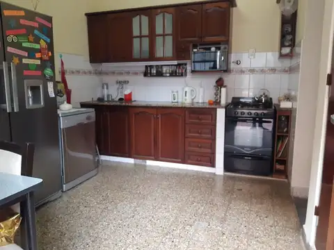 Casa 3 ambientes con 2 baños