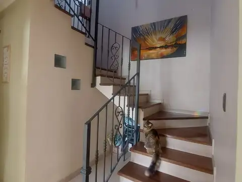 Casa 6 ambientes con 3 baños