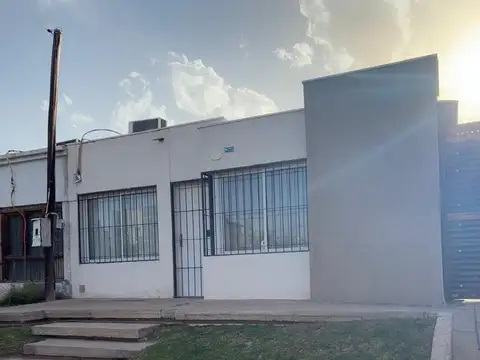 Casa en Alquiler con 1 cochera