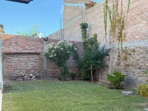 CASA EN ALQUILER, EN BARRIO ALTA MENDOZA