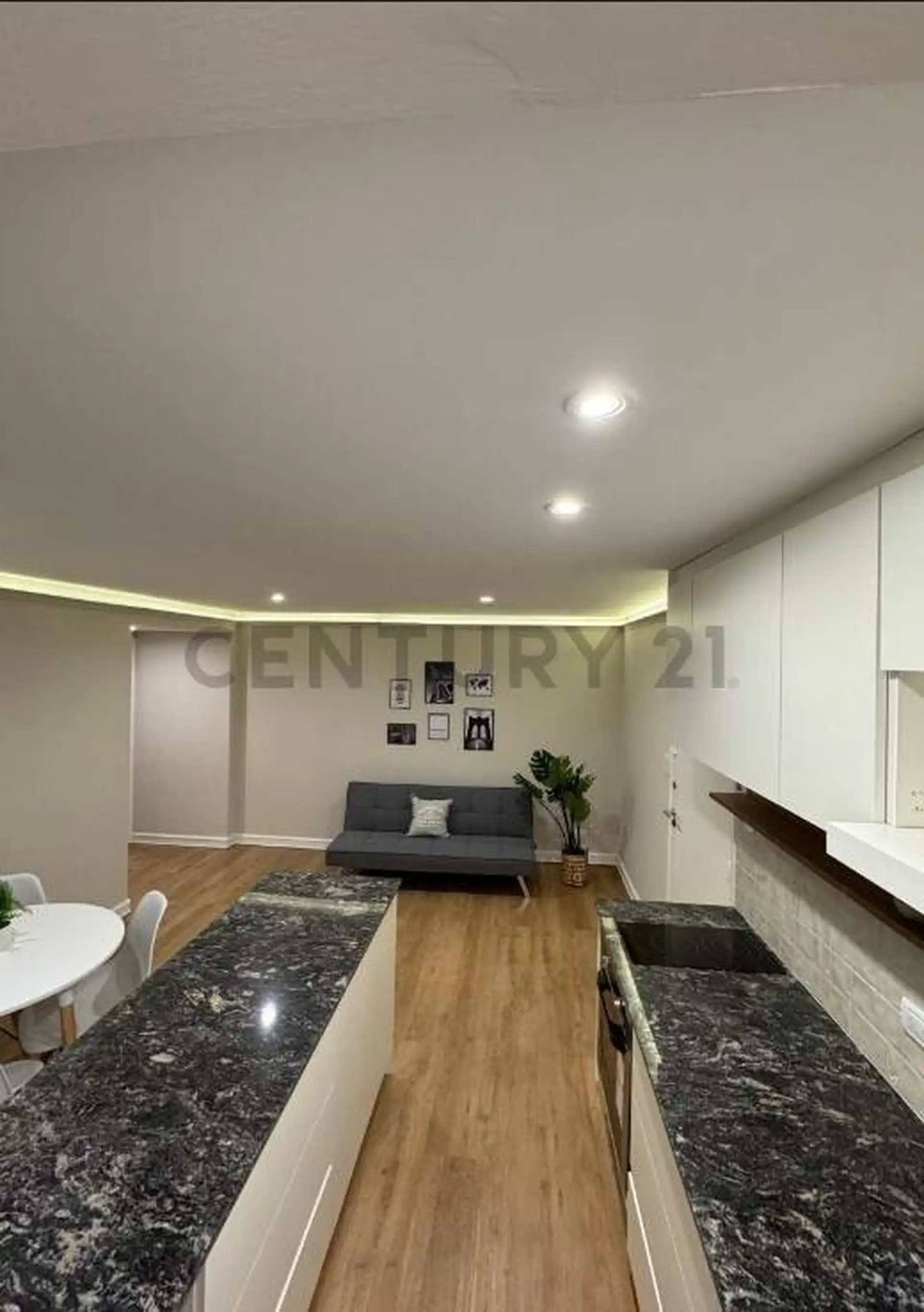 Venta Departamento 2 ambientes contrafrente. Totalmente reciclado a estrenar. Zona Plaza Colón