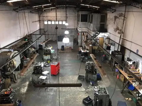 270m2 cubiertos, Galpón lote propio, Gaona y Alsina