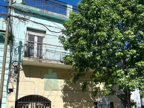 PH al frente con entrada independiente, 4 ambientes con terraza, Constitución.