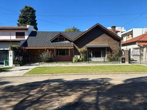 Alquiler casa 4 Ambientes con Pileta, Parrilla y cochera Vicente Lopéz
