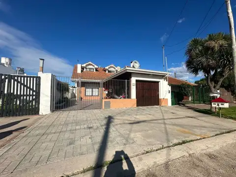 VENTA DE CASA 4 AMBIENTES PARQUE Y GRAN QUINCHO