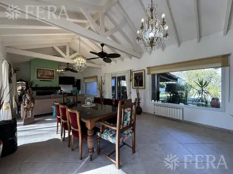 Casa 5 ambientes con 3 baños