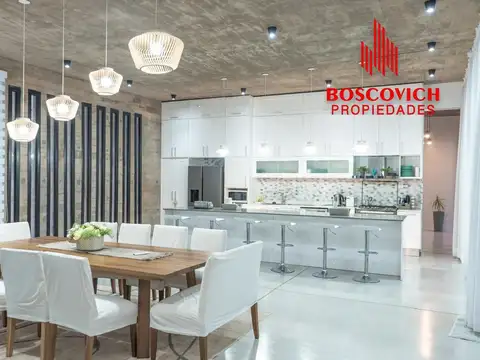 Casa en Venta con 5 cocheras