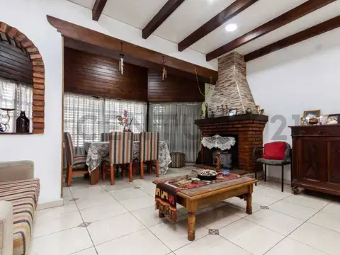 Casa en Venta con 1 cochera