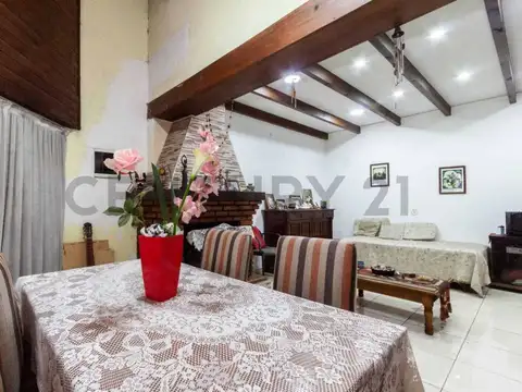 Casa 5 ambientes apto crédito – Ideal familia – Remedios de Escalada