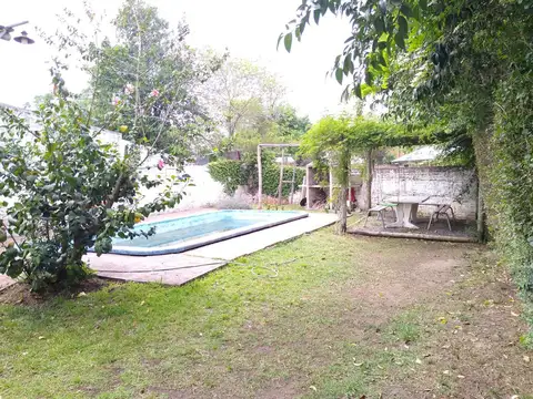 Casa en Venta con 2 cocheras