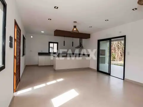 Casa 5 ambientes con 1 baño