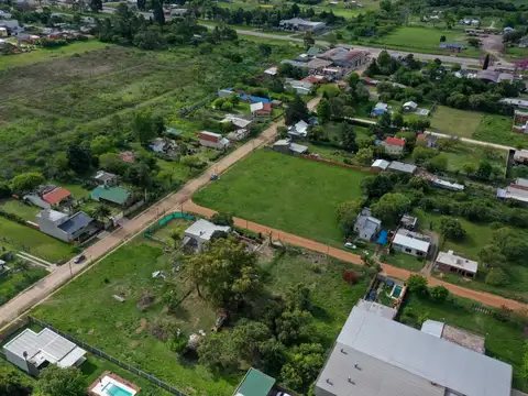 Gran terreno de 3700 m2  ruta 12 Permuta-Financia