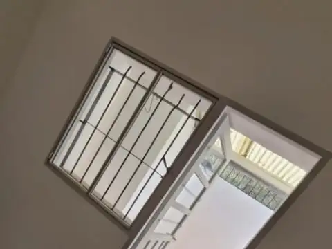 Departamento tipo casa en venta en Flores