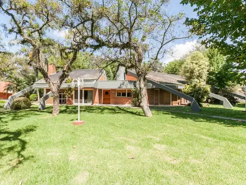 Casa en Venta con 2 cocheras