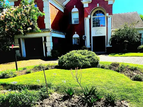 Casa en venta - 3 Dormitorios 3 Baños - Cochera - 900Mts2 - Pilar