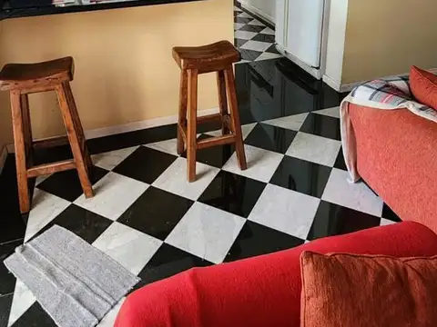 Casa 9 ambientes con 2 baños