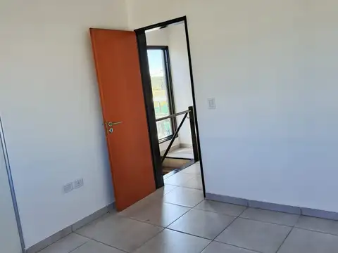 Casa en Alquiler con 2 cocheras