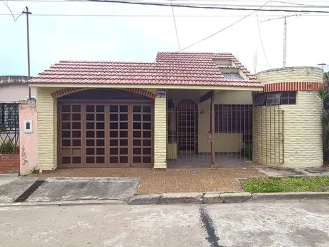 VENTA / CASA / VILLA DEL PARQUE