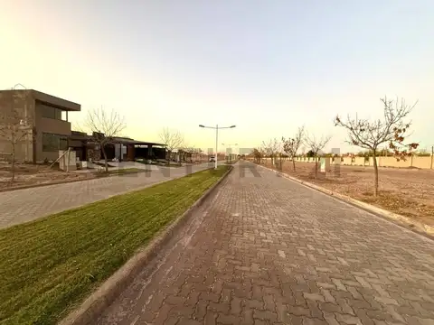 Century21 López ofrece a la venta Terreno en Barrio Privado Bulevares, Guaymallén.