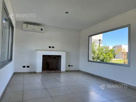 Casa 5 ambientes con 4 baños
