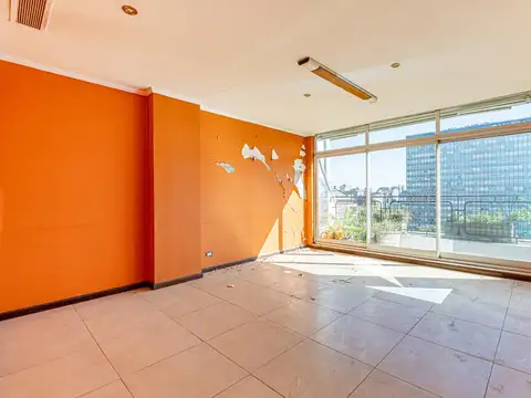 Carlos Pellegrini 700