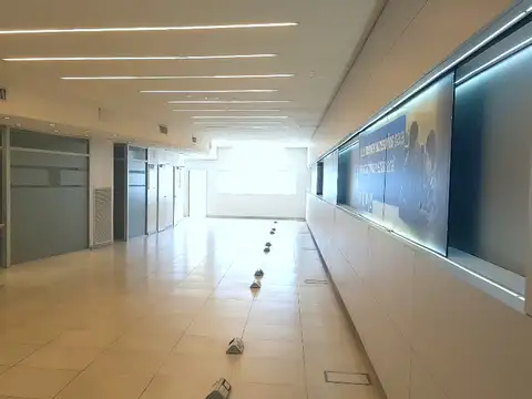 FANTÁSTICO LOCAL  -  EXCELENTE UBICACION CENTRO COMERCIAL Y BANCARIO