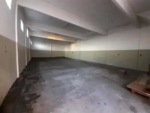 Venta Galpón, Sup.230m². Losa.-mataderos