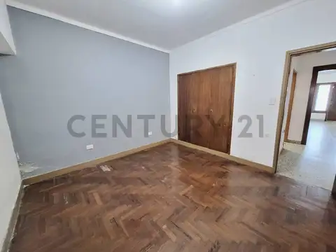 1 de Mayo 2500, Piso 0
