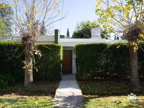 CASA | 4 AMBIENTES | GRAN JARDÍN | TRACTO ABREVIADO | TODO EN PLANTA BAJA | BARRIO BONANZA