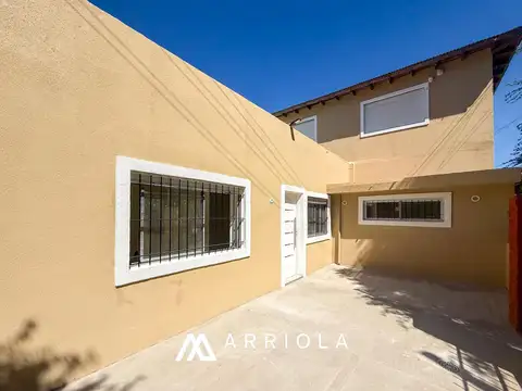 Casa en Venta con 3 cocheras